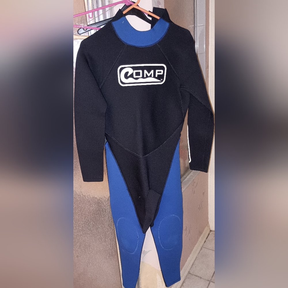 Full Wetsuit Size Mens Small COMP Surfboard Knees Black Blue